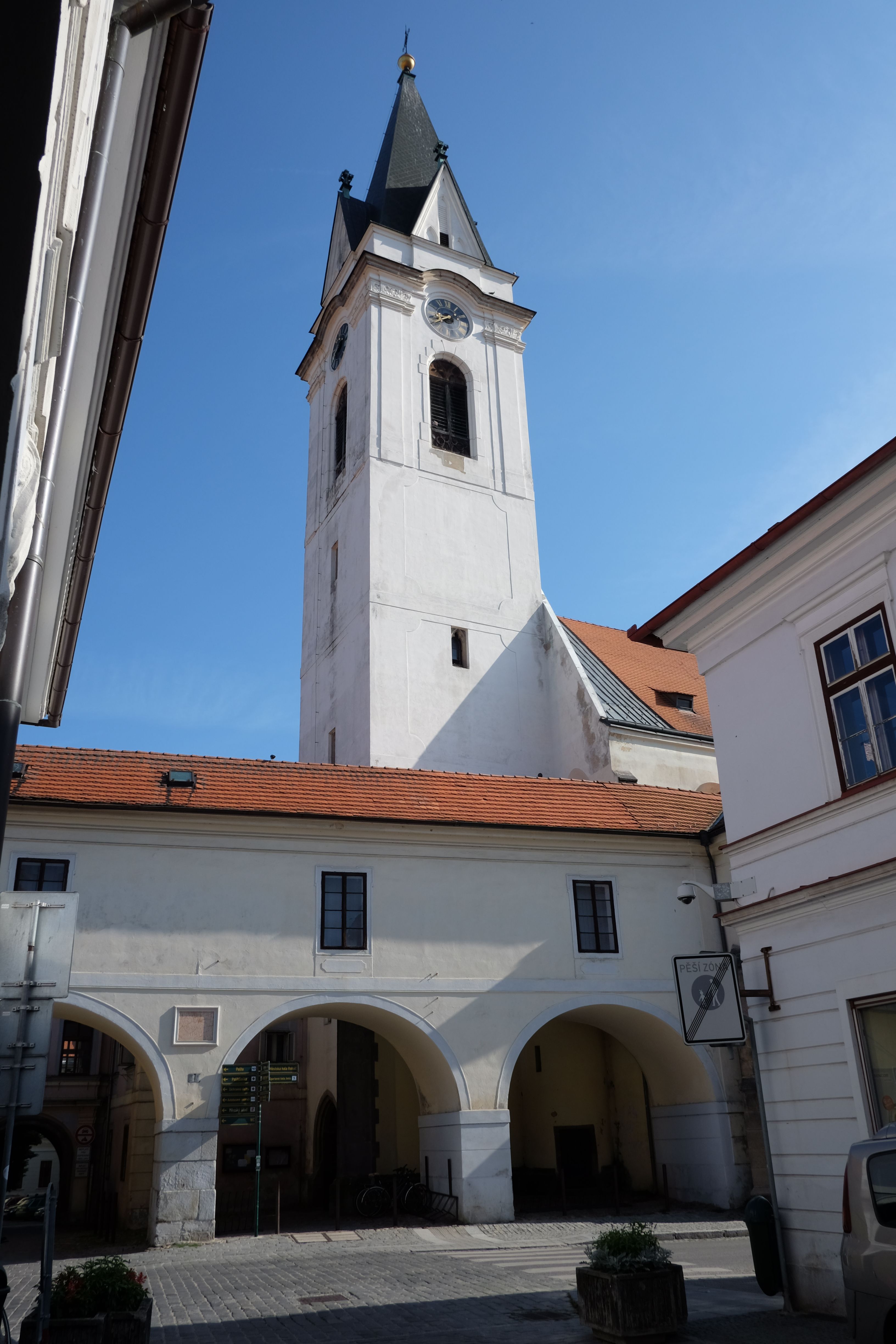 Kostel Panny Marie Královny a sv. Jiljí.jpg